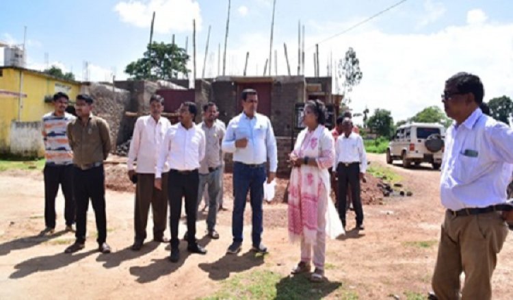 कलेक्टर ने निर्माण कार्यों का लिया जायजा