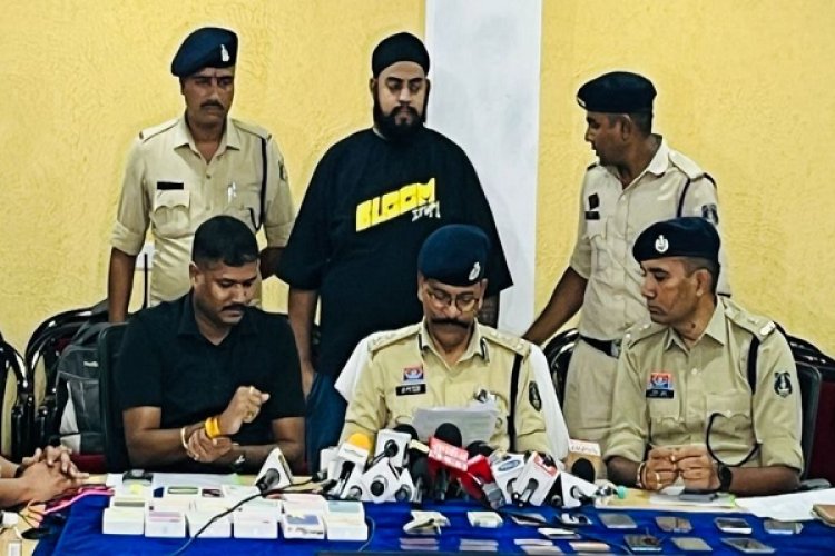 मोबाइल फाइनेंस के नाम पर लाखों की ठगी करने वाला 'लवली' गिरफ्तार