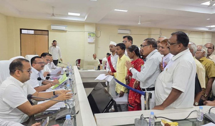 कलेक्टर ने सुनी आम नागरिकों की समस्याएं, दिए समाधान के निर्देश