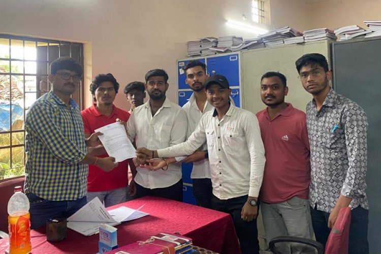 छात्रों के साथ दुर्व्यवहार के विरोध में NSUI ने सौंपा ज्ञापन