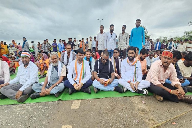 ग्राम परसहा में मूलभूत सुविधाओं की कमी को लेकर कांग्रेस ने किया चक्काजाम