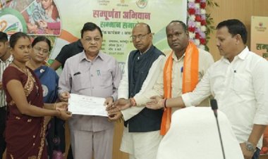 कैबिनेट मंत्री के मुख्य आतिथ्य में संपूर्णता अभियान सम्मान समारोह का हुआ आयोजन