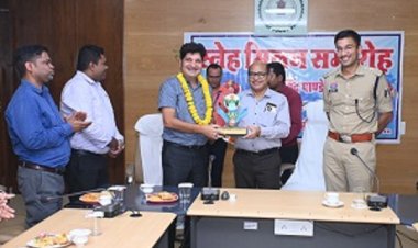 कलेक्टर, एसपी सहित अधिकारी-कर्मचारियों ने अपर कलेक्टर को दी गई भावभीनी विदाई