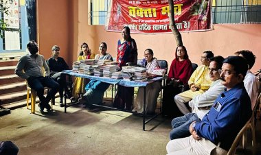 वक्ता मंच बालक छात्रावास मठपुरैना पहुंचा 