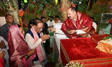 मुख्यमंत्री विष्णुदेव साय शिव महापुराण कथा के समापन समारोह में हुए शामिल