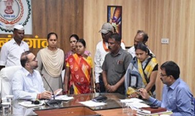 कलेक्टर ने जनदर्शन में पहुंचे जनसामान्य की सुनी शिकायत एवं समस्याएं