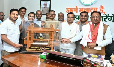 मुख्यमंत्री साय से बुनकर समाज के प्रतिनिधिमंडल ने की भेंट