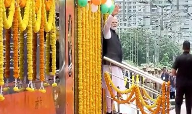 पीएम मोदी ने 3 वंदे भारत ट्रेन को दिखाई हरी झंडी