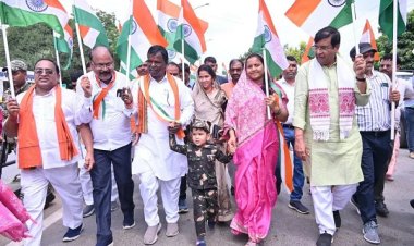 तिरंगा रैली में शामिल हुईं महिला एवं बाल विकास मंत्री श्रीमती लक्ष्मी राजवाड़े