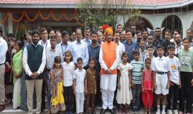 मुख्यमंत्री श्री विष्णु देव साय ने स्वतंत्रता दिवस के अवसर पर मुख्यमंत्री निवास में किया ध्वजारोहण