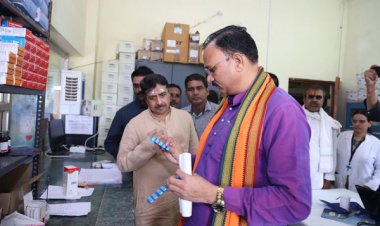 स्वास्थ्य मंत्री श्री श्याम बिहारी जायसवाल ने प्राथमिक स्वास्थ्य केन्द्र जेवरा का किया आकस्मिक निरीक्षण