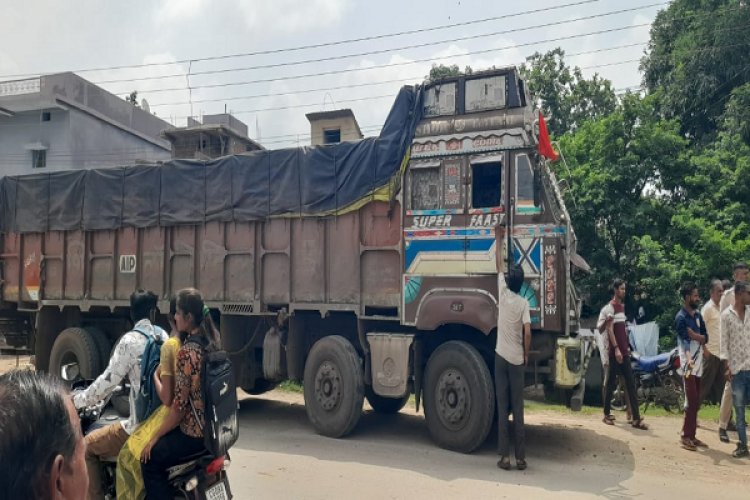 खैरागढ़ रोड बना 'मौत का रास्ता':