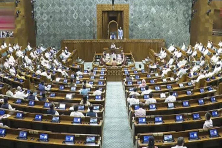 संसद में विपक्ष ने किया हंगामा, दोनों सदन की कार्यवाही स्थगित