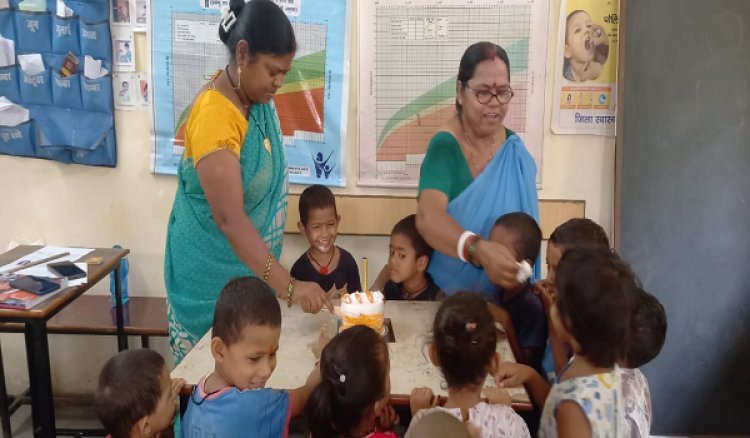 खुशियाँ बाँटने की मिसाल: कर्मचारियों ने बच्चों संग मनाया जन्मदिन