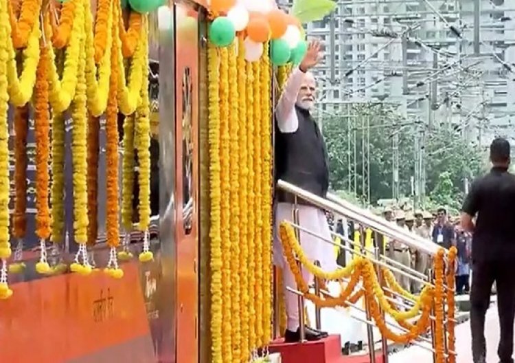 पीएम मोदी ने 3 वंदे भारत ट्रेन को दिखाई हरी झंडी