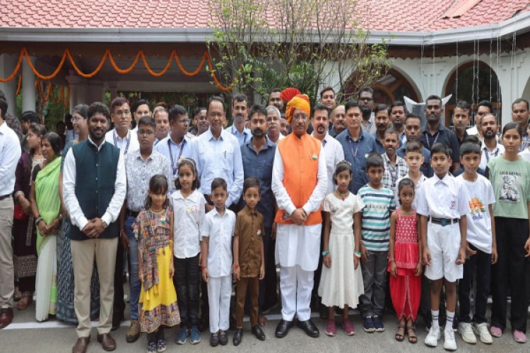 मुख्यमंत्री श्री विष्णु देव साय ने स्वतंत्रता दिवस के अवसर पर मुख्यमंत्री निवास में किया ध्वजारोहण