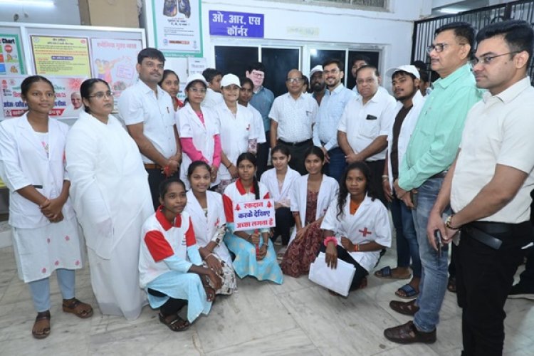 रक्तदाताओं का बढ़ाया उत्साह, बड़ी संख्या में युवाओं ने किया रक्तदान