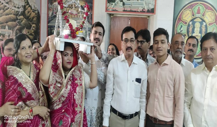 अष्टप्रकारी पूजा कर मनाया गया महावीर जन्मोत्सव