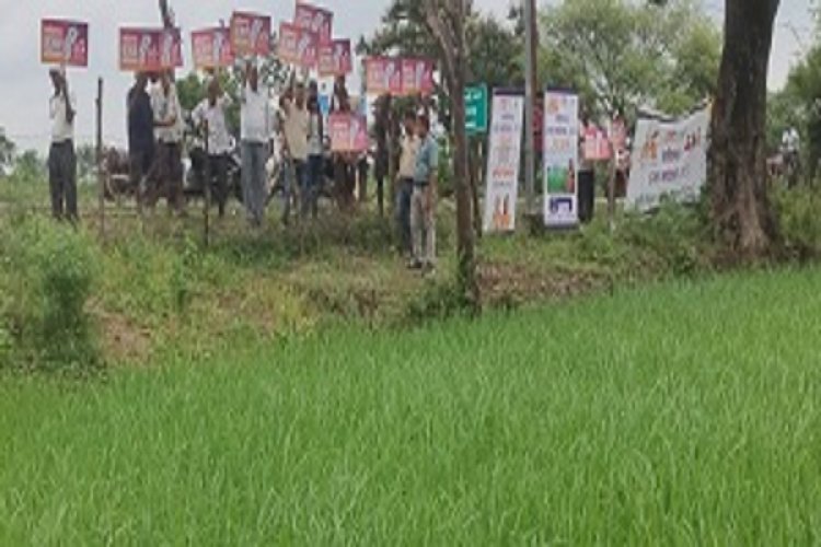 ड्रोन दीदी ने किया यूरिया के छिड़काव का जीवंत प्रदर्शन