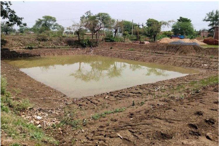मनरेगा से निर्मित तालाब किसान के लिए बना सिंचाई व आजीविका का साधन