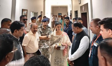 रायपुर : बाढ़ में बही पुस्तकें, टेबलेट भी हुआ खराब, पर नहीं रुकेगी पूनम की प्रतियोगी परीक्षा की तैयारी