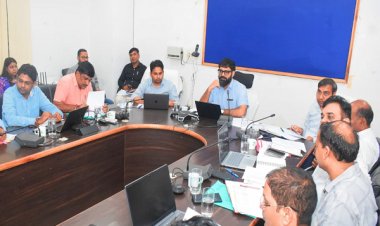 कलेक्टर ने आदि कर्मयोगी अभियान का बेहतर क्रियान्वयन करने के निर्देश