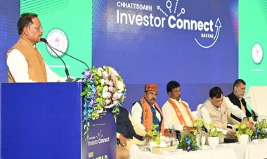बड़े सार्वजनिक निवेशों के साथ-साथ लगभग ₹1,000 करोड़ का निजी निवेश भी सेवा क्षेत्र और एमएसएमई: लगभग ₹52,000 करोड़ की प्रतिबद्धताओं के साथ बस्तर औद्योगिक और सामाजिक-आर्थिक परिवर्तन का बन रहा नया केंद्र