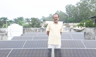 रायपुर : पीएम सूर्य घर योजना से अंबिकापुर के धीरेंद्र नाथ दुबे बने बिजली उत्पादक