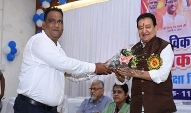 बसना में शिक्षक सम्मान समारोह: विधायक डॉ. संपत अग्रवाल ने गुरुओं को किया नमन