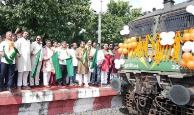 रायपुर : प्रभु श्री रामलला दर्शन के लिए सरगुजा संभाग के श्रद्धालुओं का जत्था रवाना