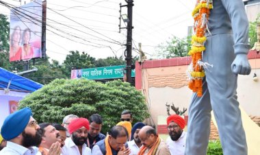 रायपुर : मुख्यमंत्री श्री विष्णु देव साय ने अमर शहीद भगत सिंह की प्रतिमा पर माल्यार्पण कर किया नमन