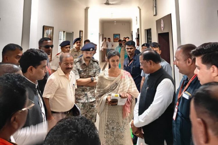 रायपुर : बाढ़ में बही पुस्तकें, टेबलेट भी हुआ खराब, पर नहीं रुकेगी पूनम की प्रतियोगी परीक्षा की तैयारी