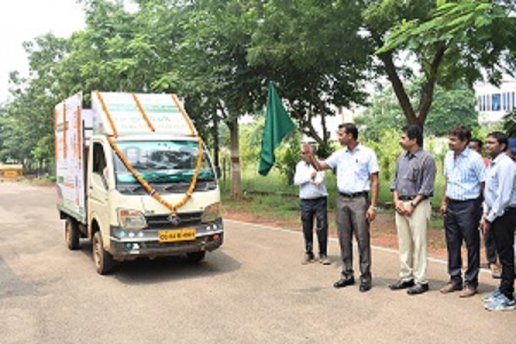 सौर ऊर्जा को बढ़ावा देने जागरूकता वाहन रवाना