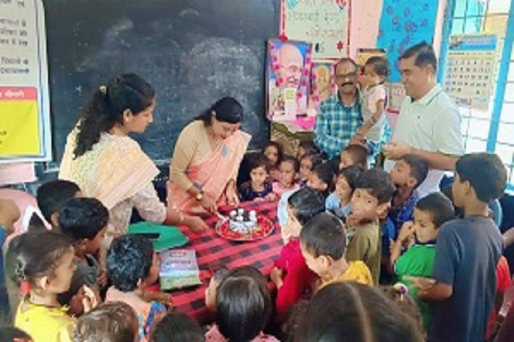 शासकीय कर्मचारियों ने अपने जन्मदिन पर बच्चों के संग साझा की खुशियां