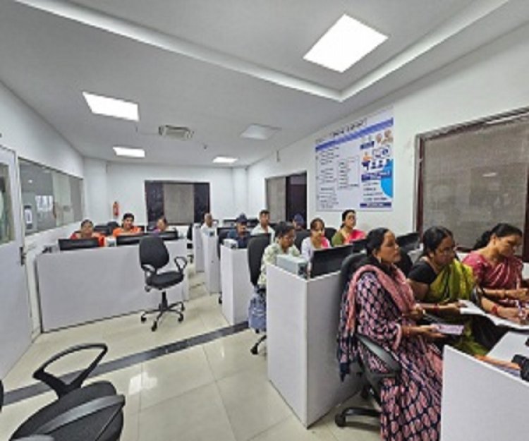 कर्मचारियों को मिल रहा डिजिटल दक्षता का प्रशिक्षण