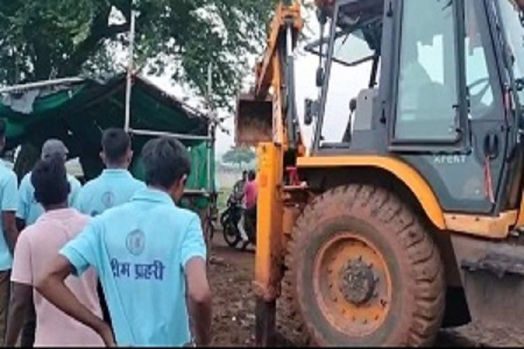 अभनपुर में अवैध अहाते हटाए गए