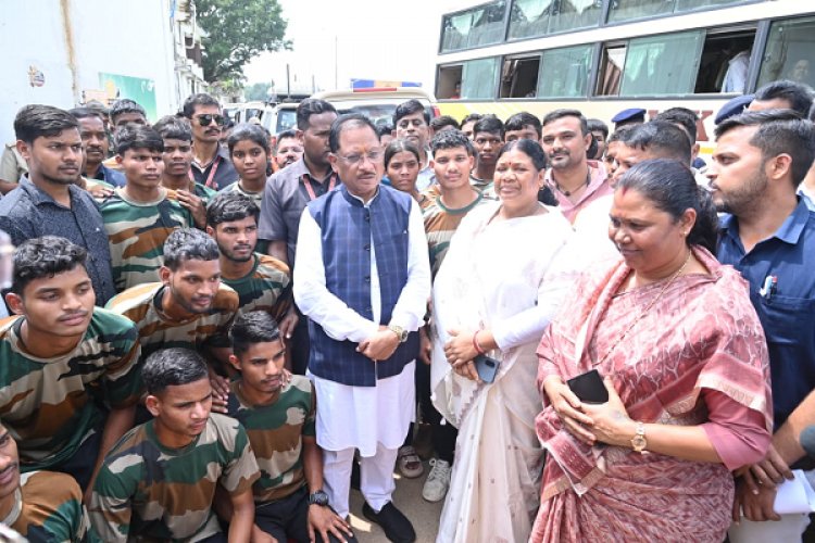 रायपुर : मुख्यमंत्री श्री विष्णुदेव साय से 26 अग्निवीरों ने की सौजन्य मुलाकात