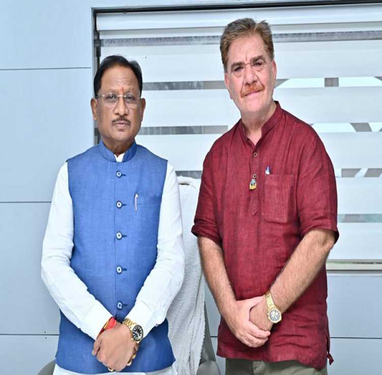 मुख्यमंत्री श्री विष्णु देव साय से हार्टफुलनेस संस्थान के डायरेक्टर श्री चावला ने की सौजन्य भेंट