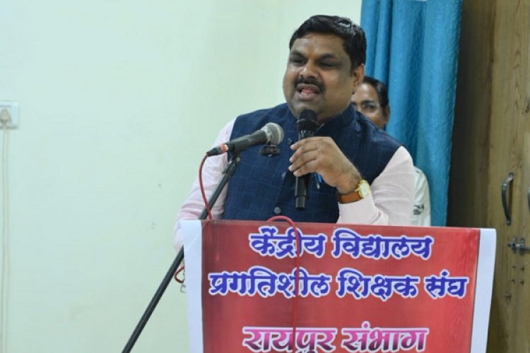 शिक्षक ज्ञान देता है व बेहतर समाज भी निर्मित करता है-स्कूल शिक्षा मंत्री श्री यादव