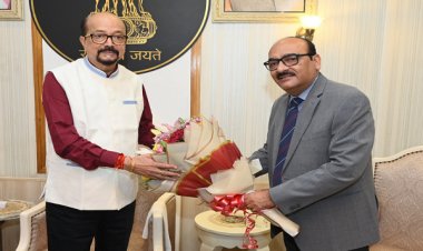 रायपुर : राज्यपाल श्री रमेन डेका से नव नियुक्त मुख्य सचिव ने सौजन्य भेंट की