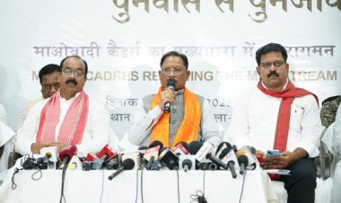 बस्तर में नक्सल उन्मूलन की दिशा में ऐतिहासिक दिन, बंदूक छोड़ संविधान अपनाने वालों का स्वागत —मुख्यमंत्री श्री विष्णु देव साय