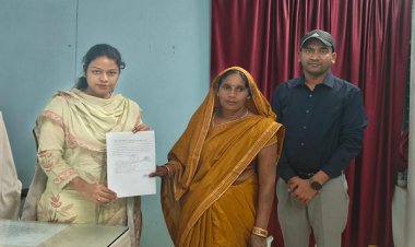 संवेदनशील प्रशासन की मिसाल, दिवंगत कोटवार भूधरदास की पत्नी श्रीमती बासन बाई को सिर्फ 20 दिनों में मिली कोटवारी की जिम्मेदारी