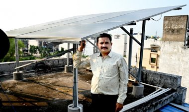 रायपुर : घर की छत बनी मिनी पावर हाउस- ओमप्रकाश