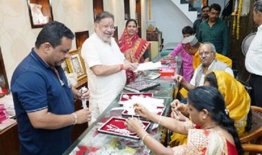 विधायक सुनील सोनी के ज्वेलरी शॉप में सांसद बृजमोहन अग्रवाल ने शुभ खरीददारी की