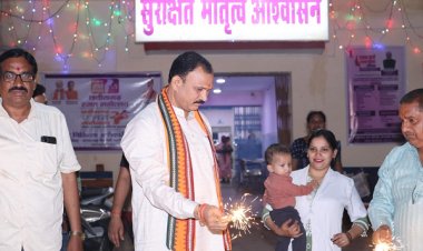 स्वास्थ्य मंत्री श्री श्याम बिहारी जायसवाल ने मरीजों और अस्पताल स्टाफ के साथ मनाई दिवाली, फल और मिठाई किया वितरित