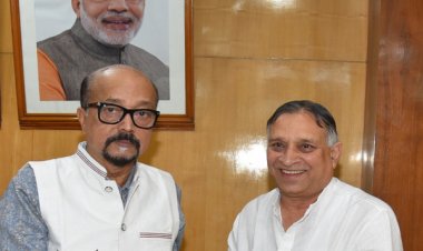 राज्यपाल श्री डेका से छत्तीसगढ़ दिव्यांगजन वित्त विकास निगम के अध्यक्ष श्री कावड़िया ने की सौजन्य भेंट