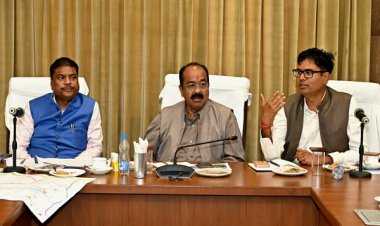 उप मुख्यमंत्री श्री अरुण साव ने वन एवं पर्यावरण मंत्री श्री केदार कश्यप और वित्त मंत्री श्री ओ.पी. चौधरी के साथ राज्योत्सव व प्रधानमंत्री के नवा रायपुर प्रवास की तैयारियों की समीक्षा की