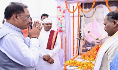 मुख्यमंत्री श्री विष्णु देव साय ने दिवंगत चन्दन बाई जी को दी श्रद्धांजलि:शोक संतप्त परिवार से मिलकर व्यक्त की संवेदना