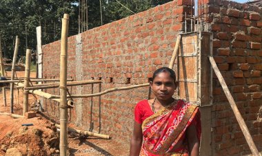 रायपुर : प्रधानमंत्री आवास योजना से पक्के घर का सपना हुआ साकार-श्रीमती महंती बेक