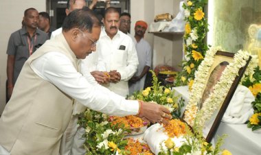 रायपुर : मुख्यमंत्री श्री विष्णु देव साय ने पूर्व विधानसभा उपाध्यक्ष स्वर्गीय श्री बनवारी लाल अग्रवाल को दी श्रद्धांजलि